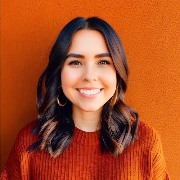 Meet Your Posher, Hayley! - Picture 3 of 4